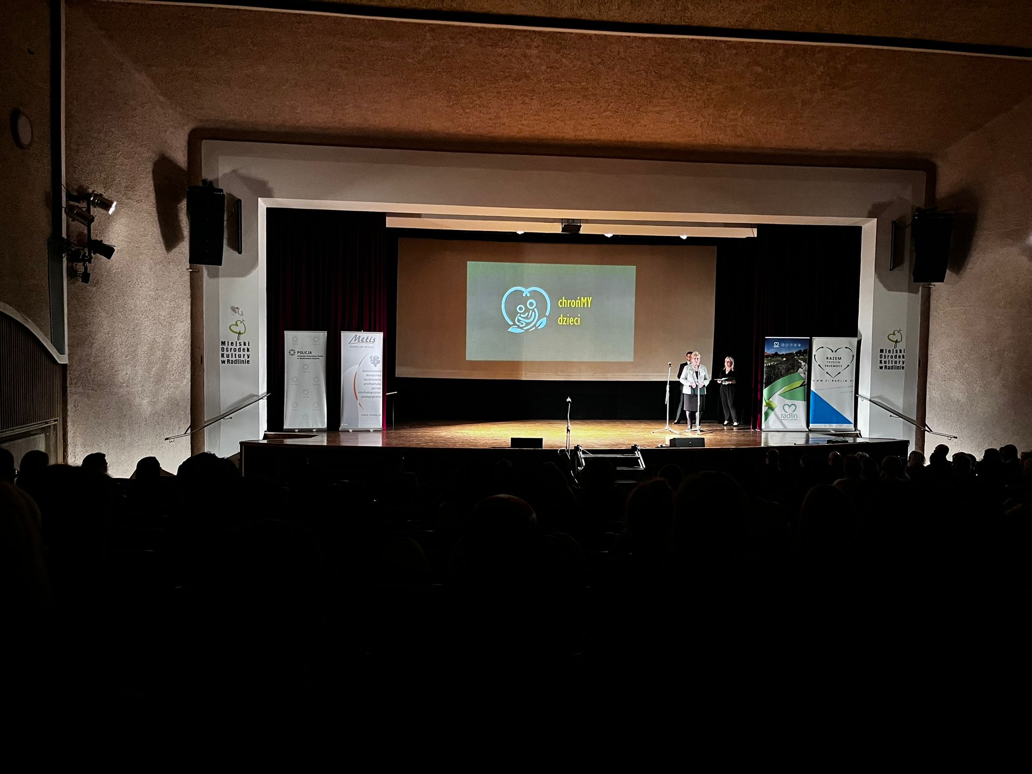 Konferencja „ChrońMY Dzieci” w Radlinie: Nowe Standardy Ochrony Małoletnich